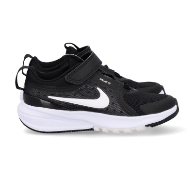 Ténis desportivos pretos com detalhes brancos e fecho de velcro