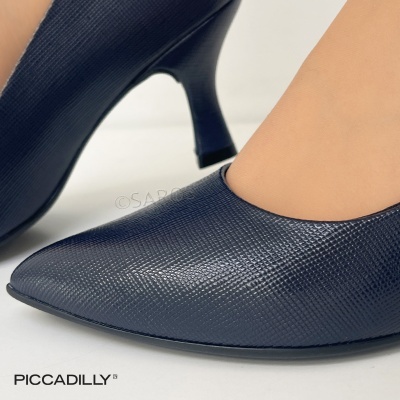 Sapatos de salto alto preto com textura em padrão cruzado