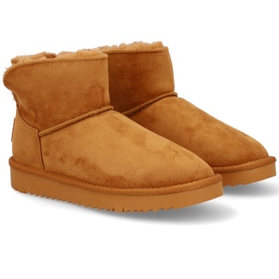 Botas castanhas tipo UGG em camurça com interior de pelo