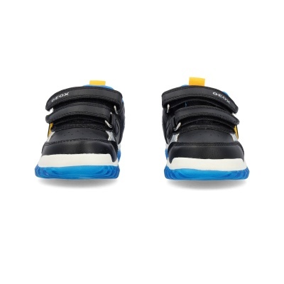 Sapatilhas pretas com sola azul e fecho de velcro