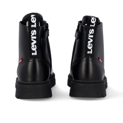 Botas pretas de couro com sola preta e etiqueta LEVIS na tira traseira