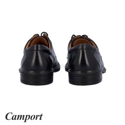 sapatos sociais pretos em pele vistos da parte traseira