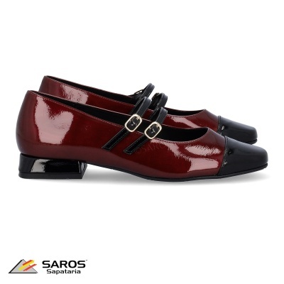 Sapatos femininos em verniz bordeaux e preto com fivelas e salto baixo