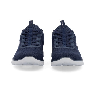 Sapatilhas desportivas azuis com sola branca e texto SKECHERS