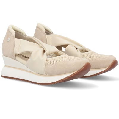Sapatilhas femininas bege com laço decorativo e sola branca
