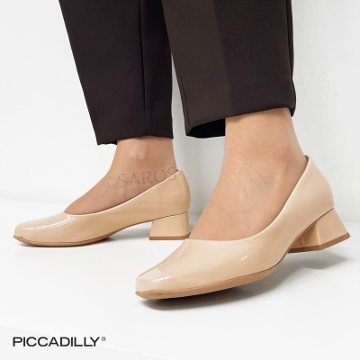 Sapatos de salto médio verniz bege claro com bico quadrado