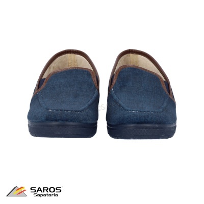 Mocassins masculinos azuis com detalhes castanhos vistos de trás