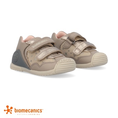 Sapatilhas infantis Biomecanics bege com fecho velcro e estampado de estrelas
