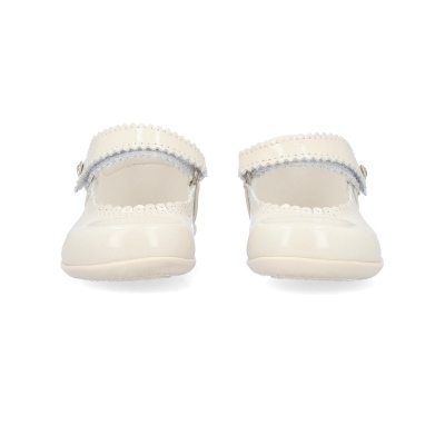Sapatos de bebé brancos com verniz e tira ajustável
