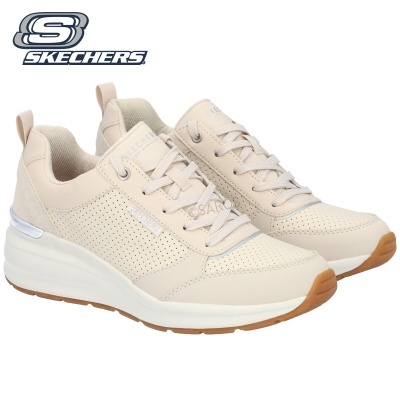 Sapatilhas bege claro Skechers com solado branco e castanho, com perfurações laterais e atacadores