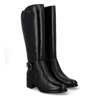 Botas pretas altas de couro com fivela metálica e inscrição GAMPORT-WT.
