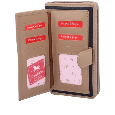 Carteira bege e preta em pele sintética com vários compartimentos e texto interior