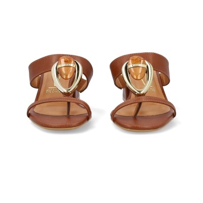 Sandálias castanhas em pele com detalhe dourado e castanho