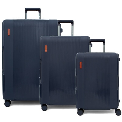 Três malas de viagem azuis escuras com textura riscada vertical e rodas