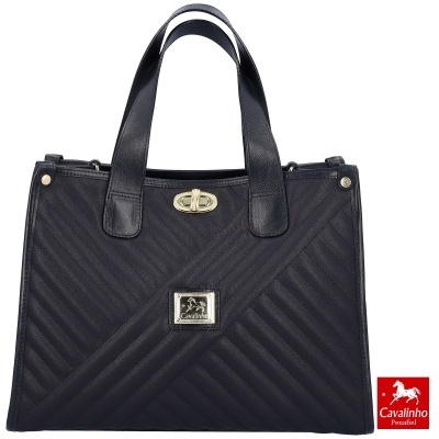 Mala de senhora preta com padrão em relevo e fecho dourado