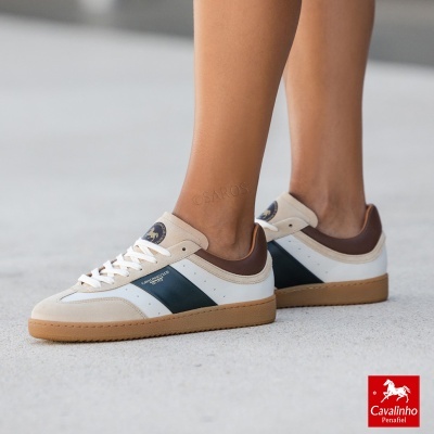 Sapatos desportivos Cavalinho bege, branco e azul escuro com solado castanho