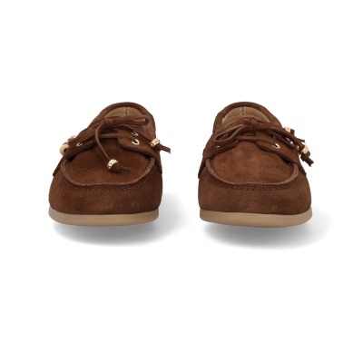 Mocassins castanhos de camurça com cadarços e detalhes dourados