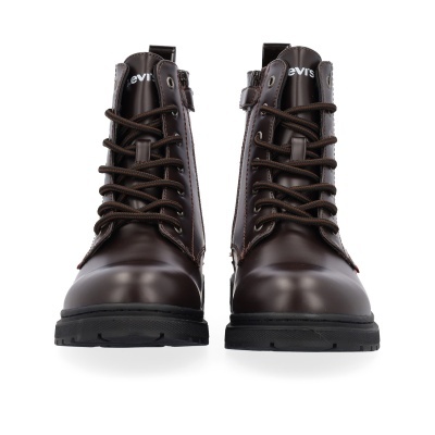 Botins em couro castanho escuro com atacadores e sola preta.