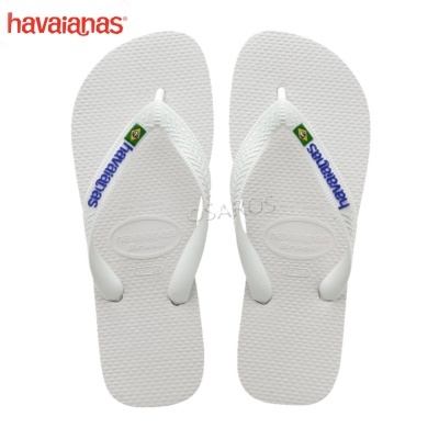Chinelos Havaianas brancos com logo azul e bandeira do Brasil nas tiras