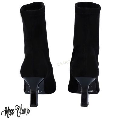 Botas pretas femininas com salto alto e cano elástico