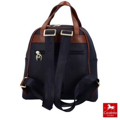 Mochila pequena azul escuro com detalhes em pele castanha e fecho prateado