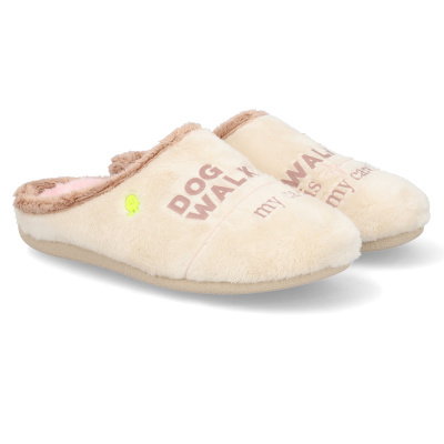Chinelos de quarto tipo mule em tecido peluche creme com interior castanho e rosa e texto CASTANER DOG WALK.