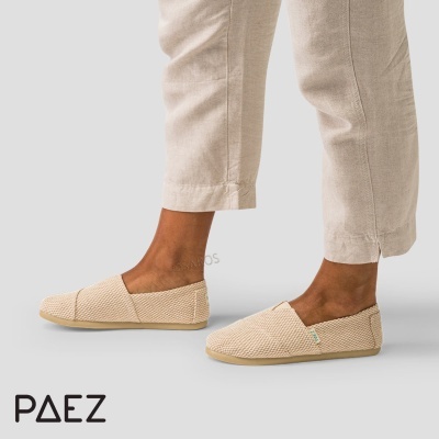 Sapatos alpercatas bege claro com textura em tecido