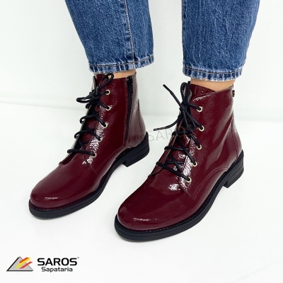 Botas femininas verniz bordô com atacadores pretos e sola preta