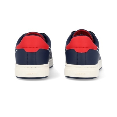 Sapatilhas desportivas azuis e vermelhas vistas de trás