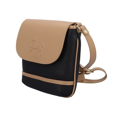 Mala preta e castanha clara com cavalo em relevo na aba