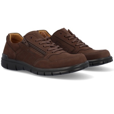 Sapatos castanhos com fecho de correr lateral e sola preta