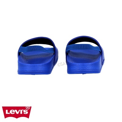 Chinelos azuis sintéticos vistos de trás com logótipo Levi's