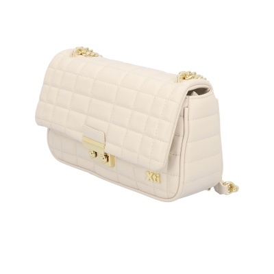 Mala branca acolchoada com fecho dourado e alça de corrente