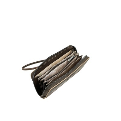 Carteira feminina castanha com interior com padrão floral e fecho metálico