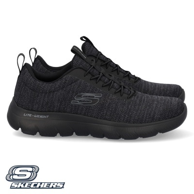 Par de sapatilhas pretas Skechers com tecido texturizado e solado ligeiro.