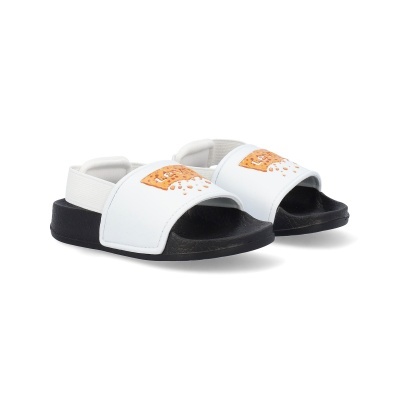 Sandálias brancas com sola preta e estampa laranja Levis.