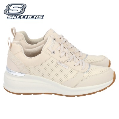 Ténis Skechers bege com sola branca e detalhes perfurados