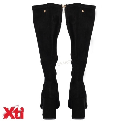Botas altas pretas de veludo com salto alto quadrado e fecho zip dourado