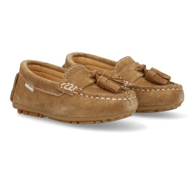 Par de mocassins castanhos em camurça com tassel