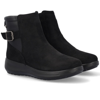 Botas curtas pretas com fivela metálica
