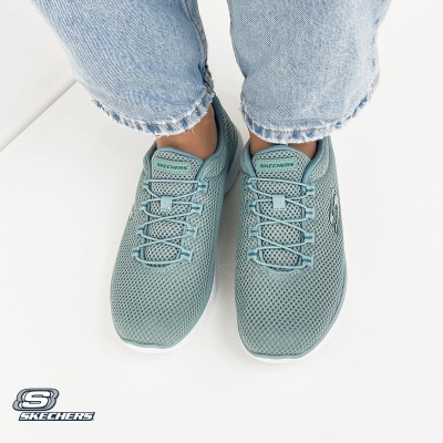 Ténis Skechers azuis claros em malha com sola branca