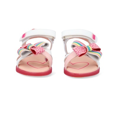 Sandálias infantis rosa e branco com laço multicolorido e sola vermelha