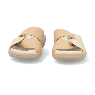 Chinelos de senhora beges e creme com tiras cruzadas