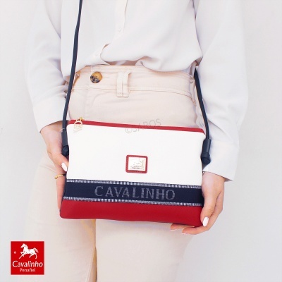 Bolsa de ombro Cavalinho com design tricolor em preto, branco e vermelho