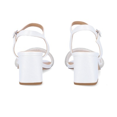 Sandálias brancas de salto médio com tiras e detalhes em lantejoulas