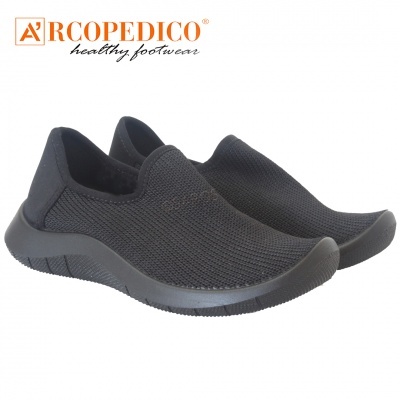 Sapatos pretos Arcopedico slip-on de tecido respirável com solado flexível