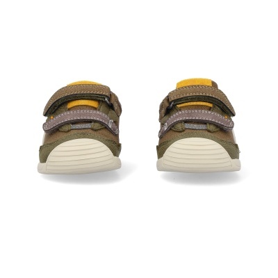 Sapatos infantis castanhos e verdes com velcro