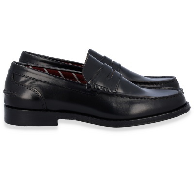 Sapatos mocassim pretos de pele para homem com interior riscado