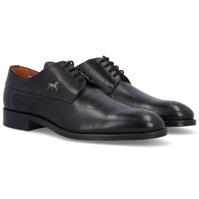 Sapatos formais pretos em couro com detalhes perfurados e emblema de cavalo