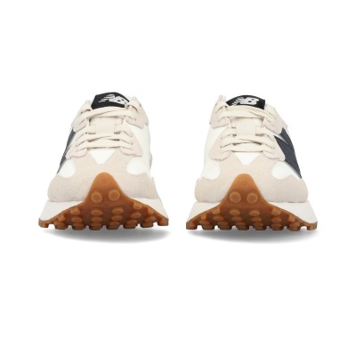 Sapatilhas desportivas creme, bege e preto com sola castanha